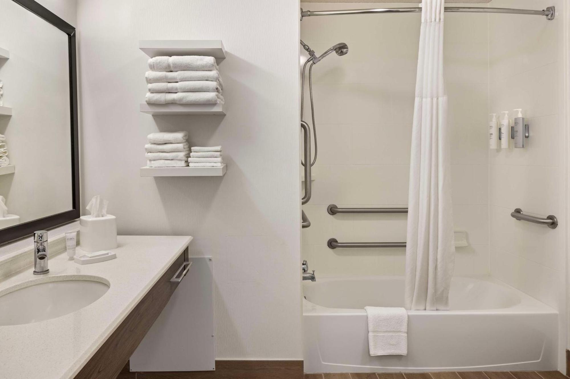 Hampton Minneapolis Northwest Hotel