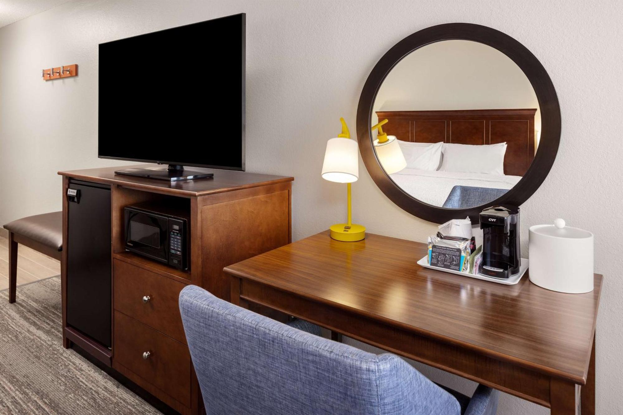 Hampton Minneapolis Northwest Hotel 3*
