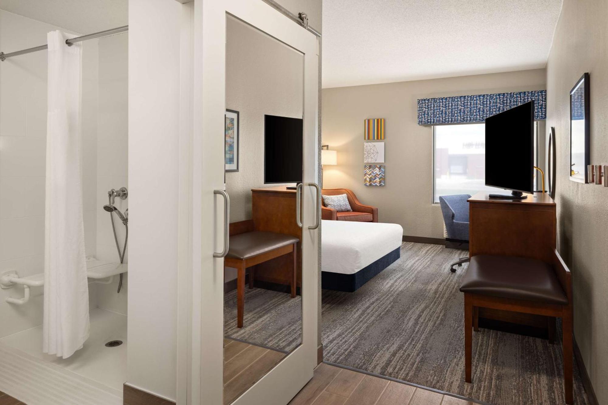 Hotel Hampton Minneapolis Northwest 3*